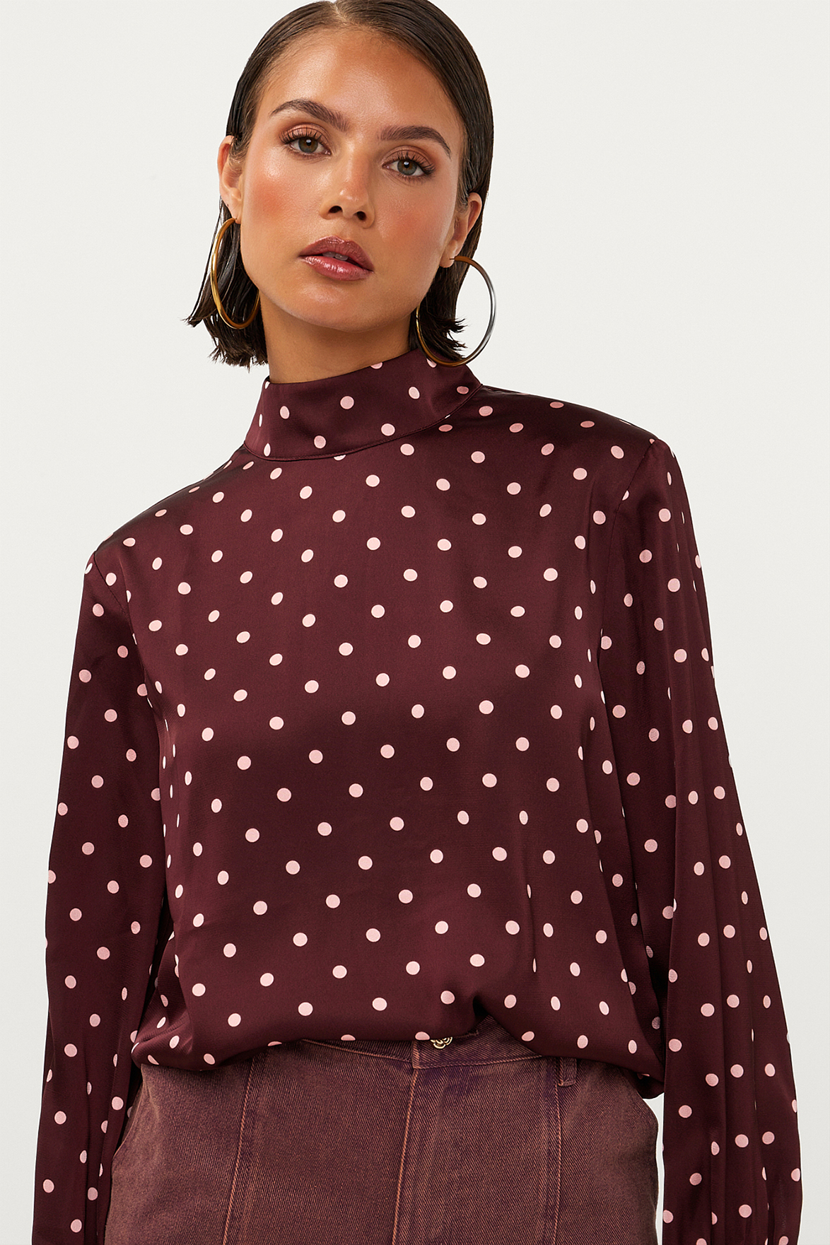 https://images.femalesconceptstore.becosoft.net/articles/selya1.jpg?qs=6757