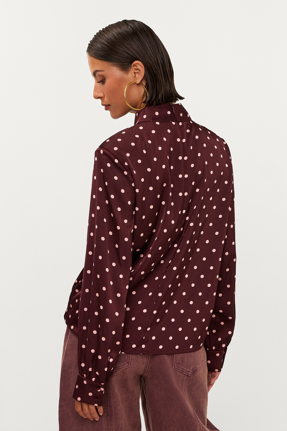 https://images.femalesconceptstore.becosoft.net/articles/selya2.jpg?qs=6758