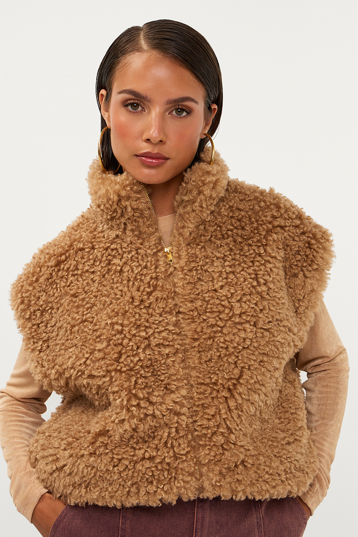 https://images.femalesconceptstore.becosoft.net/articles/sira1.jpg?qs=6755