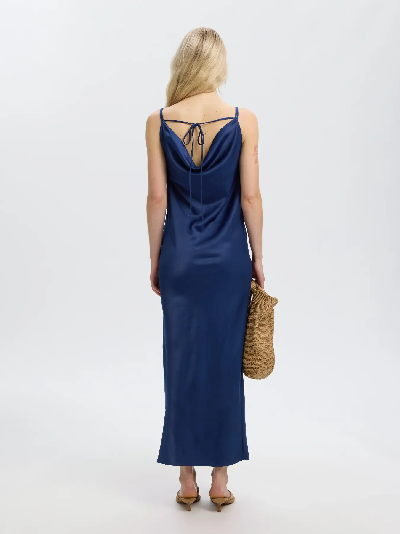 https://images.femalesconceptstore.becosoft.net/articles/slfgiona2.webp?qs=5620