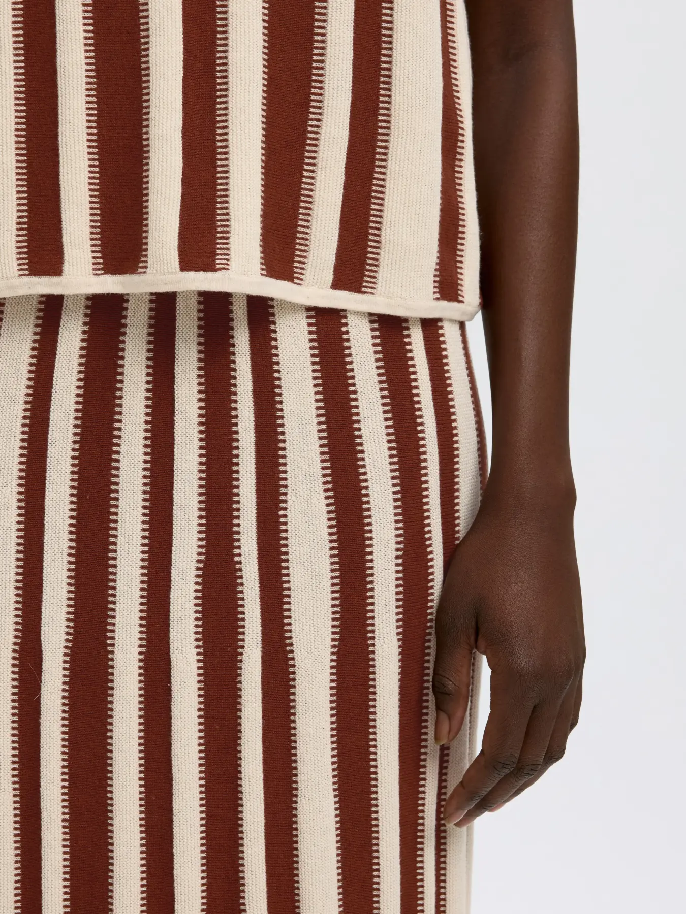https://images.femalesconceptstore.becosoft.net/articles/slflina-skirt3.webp?qs=5624