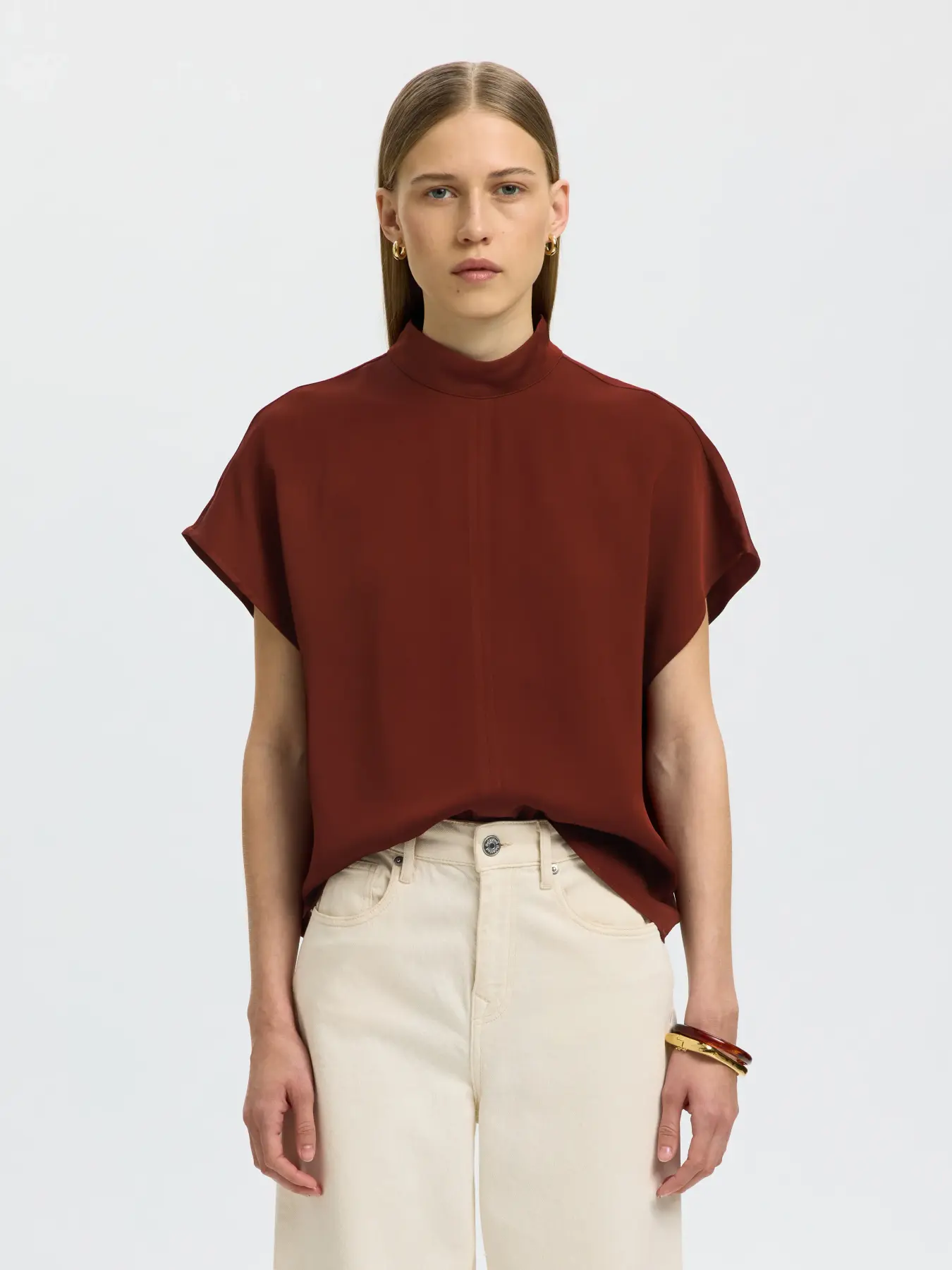 https://images.femalesconceptstore.becosoft.net/articles/slwlaurina1.webp?qs=5941
