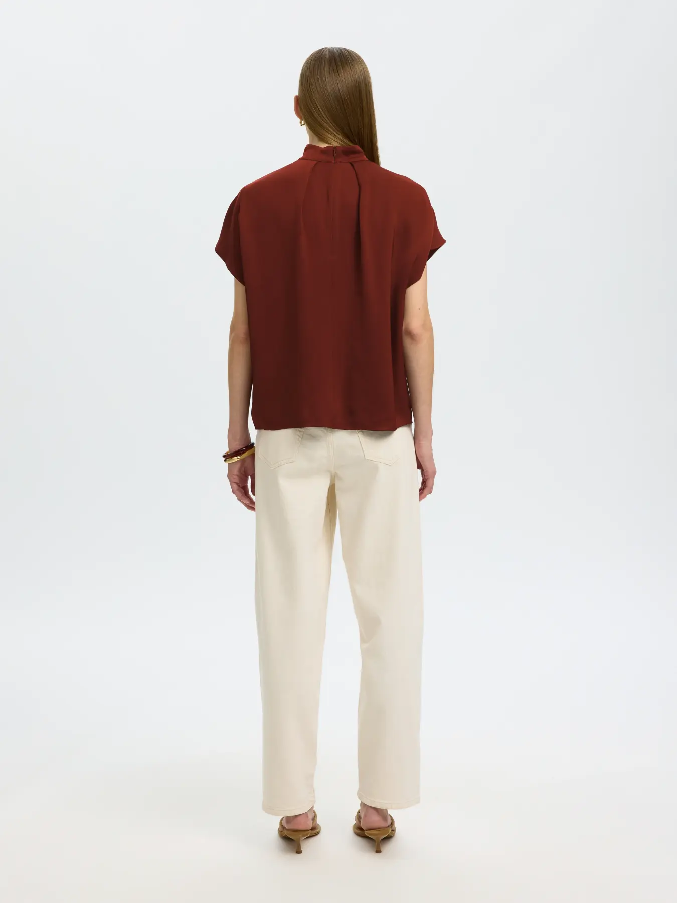 https://images.femalesconceptstore.becosoft.net/articles/slwlaurina2.webp?qs=5942