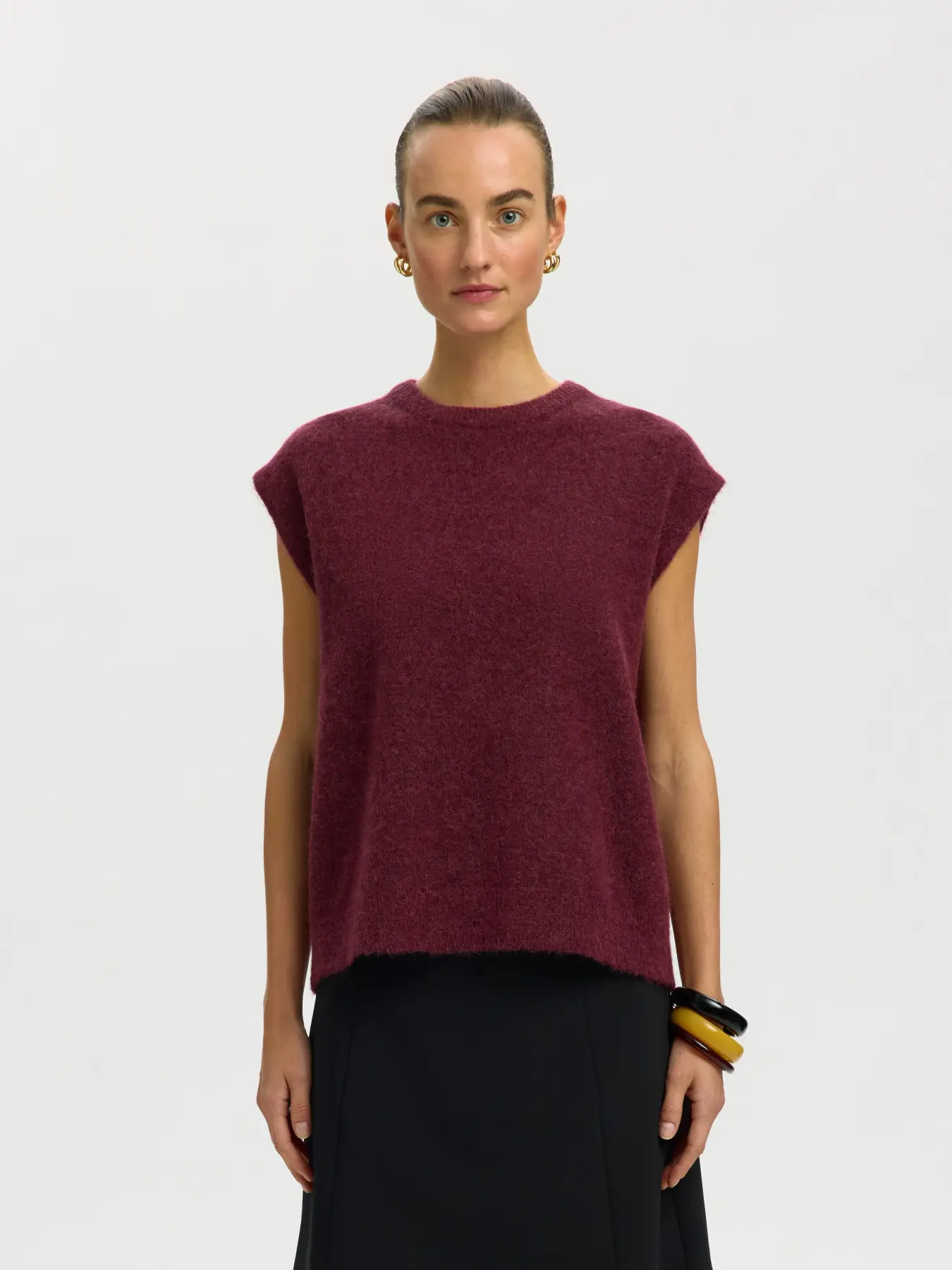 https://images.femalesconceptstore.becosoft.net/articles/slwluluknitvest1.webp?qs=6493