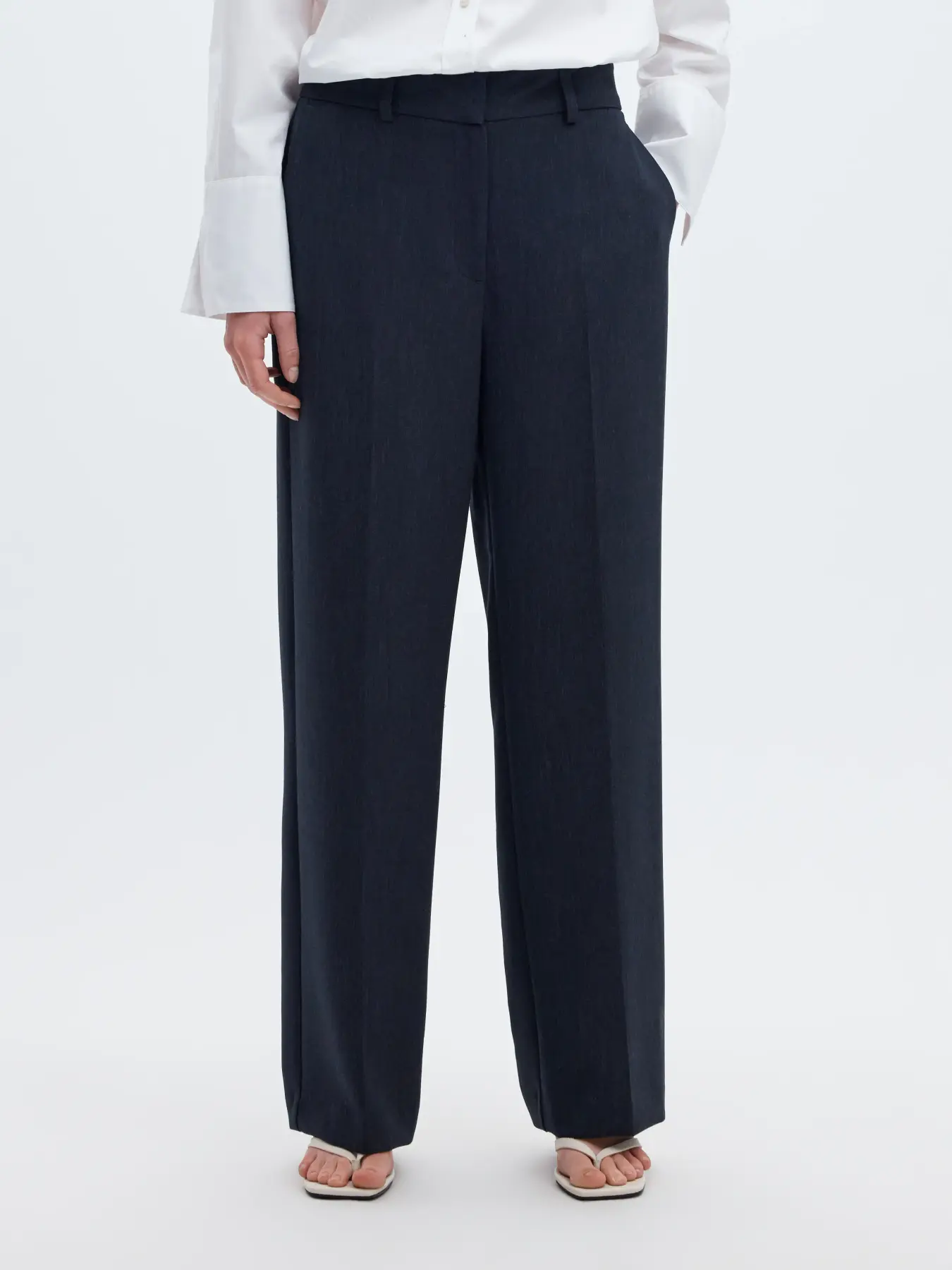 https://images.femalesconceptstore.becosoft.net/articles/slwritapantdarksapphire1.webp?qs=6838