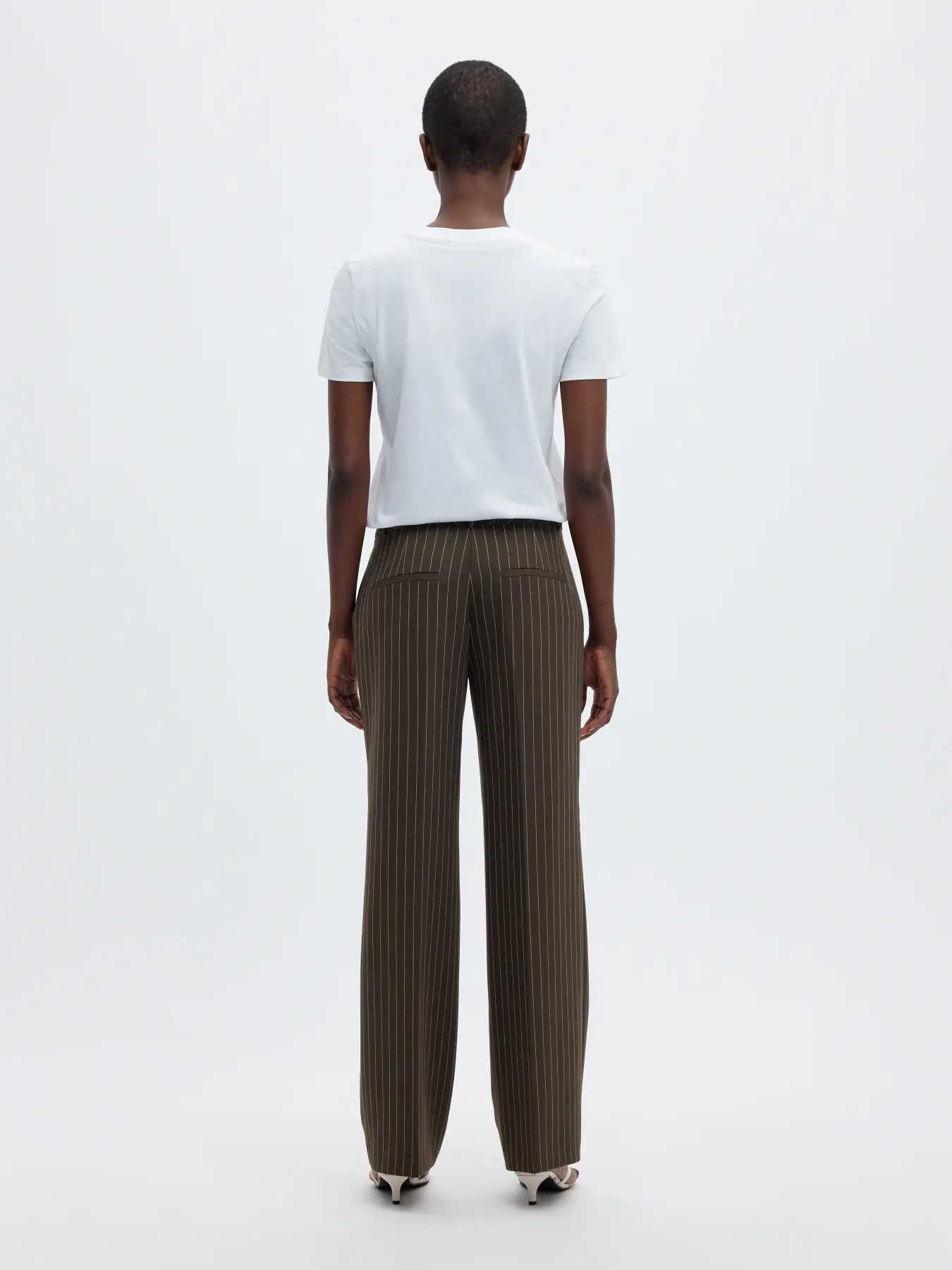 https://images.femalesconceptstore.becosoft.net/articles/slwritapantpinstripe2.webp?qs=6836