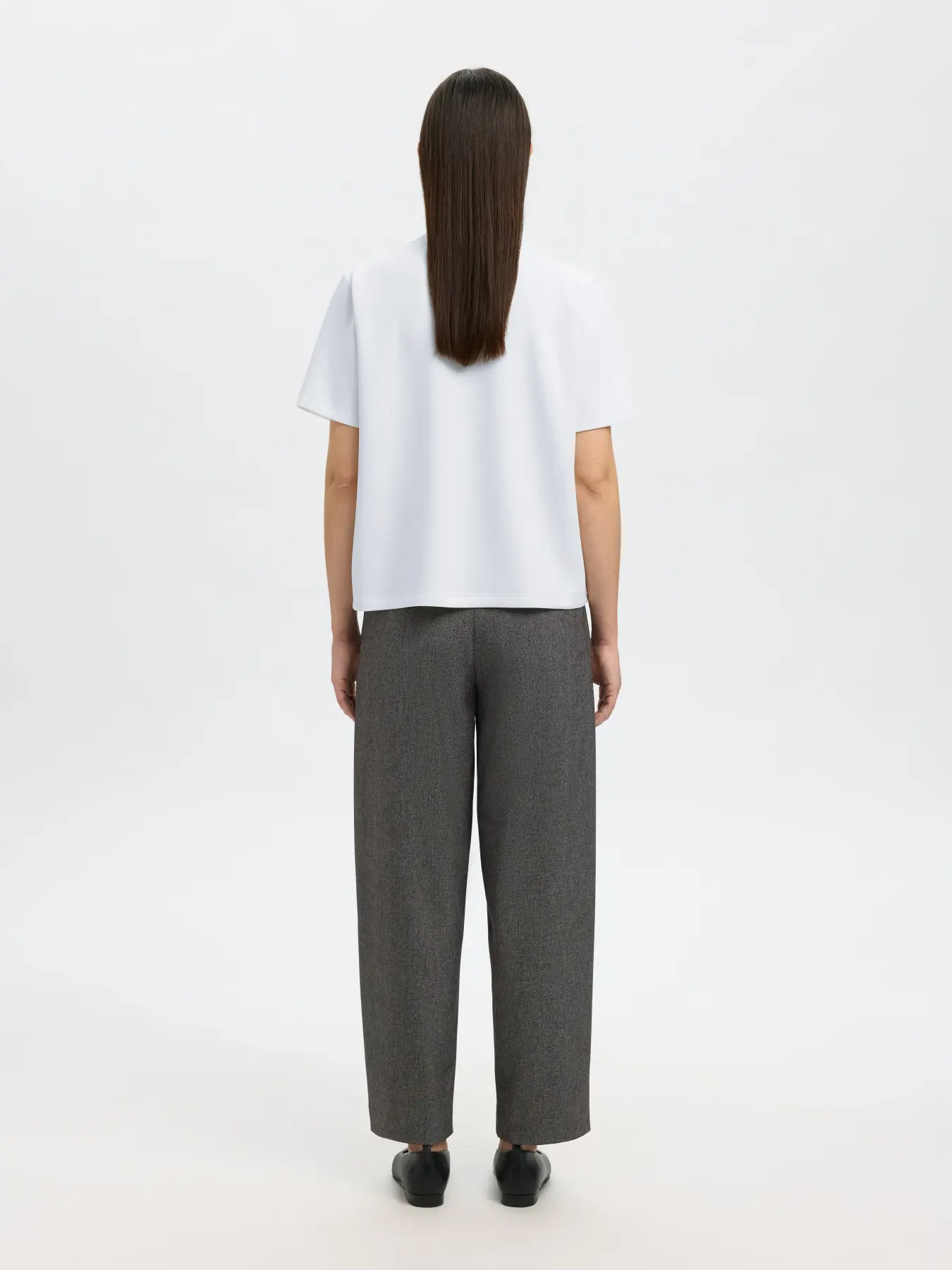 https://images.femalesconceptstore.becosoft.net/articles/slwtennytee2.webp?qs=5948