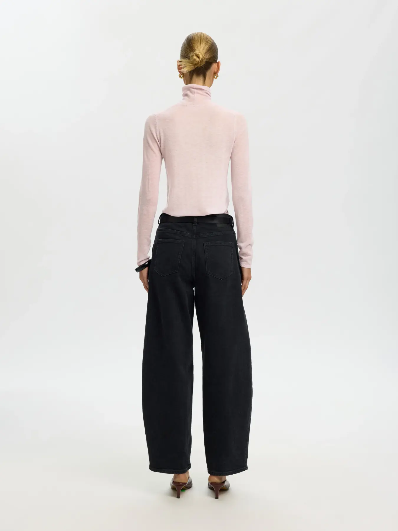 https://images.femalesconceptstore.becosoft.net/articles/slwvendywinsomeorchid2.webp?qs=6191