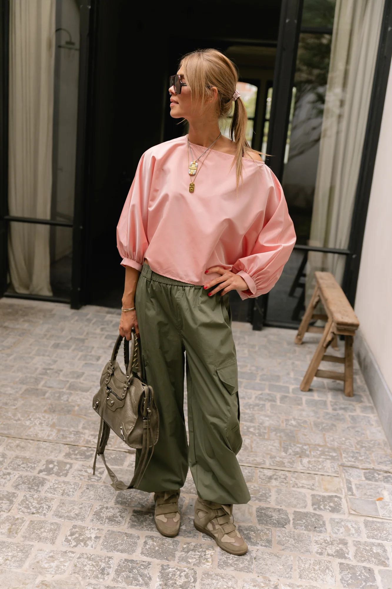 https://images.femalesconceptstore.becosoft.net/articles/suttonlightpink1.webp?qs=6536