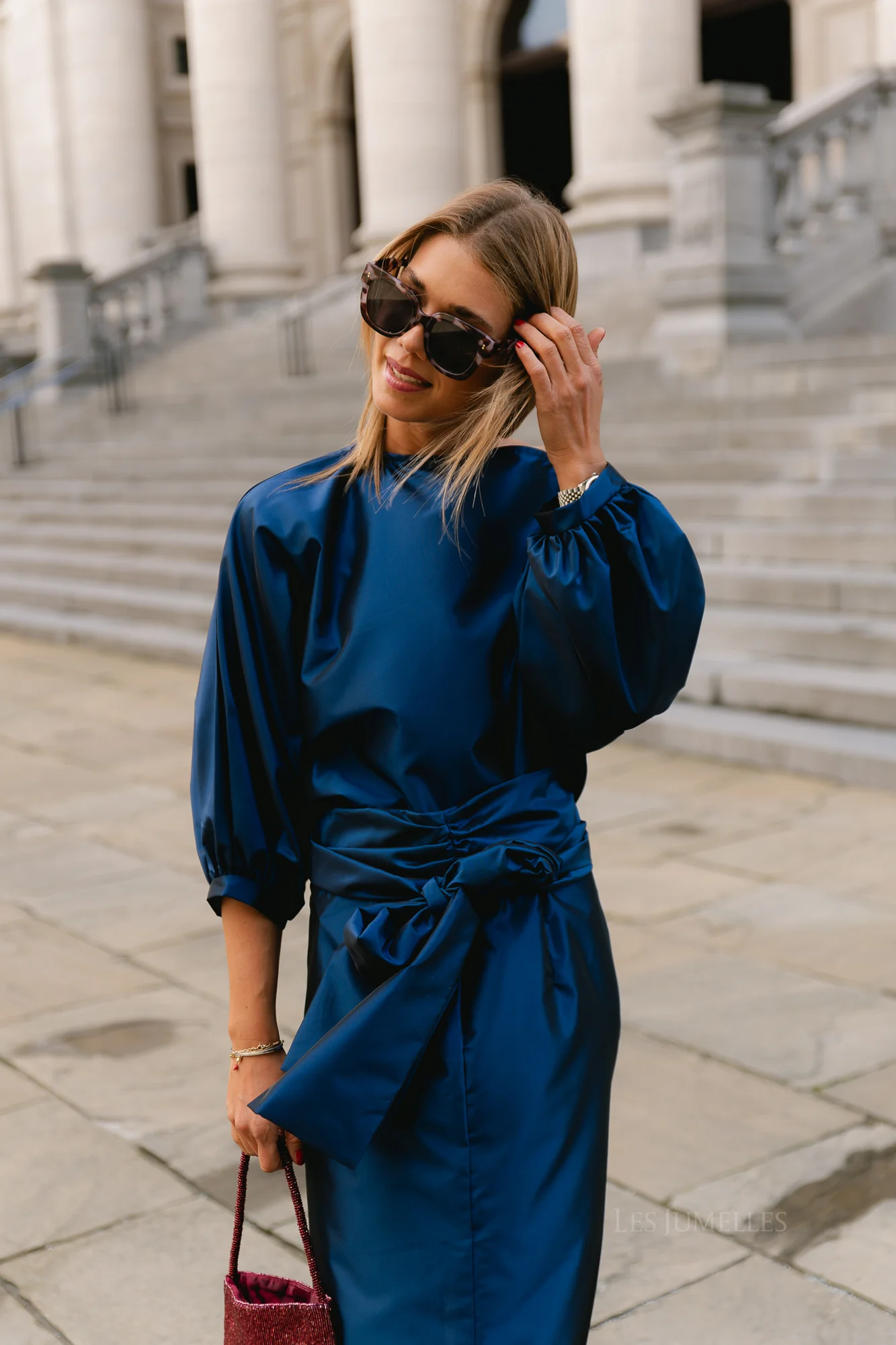 https://images.femalesconceptstore.becosoft.net/articles/suttonnavy1.webp?qs=6534