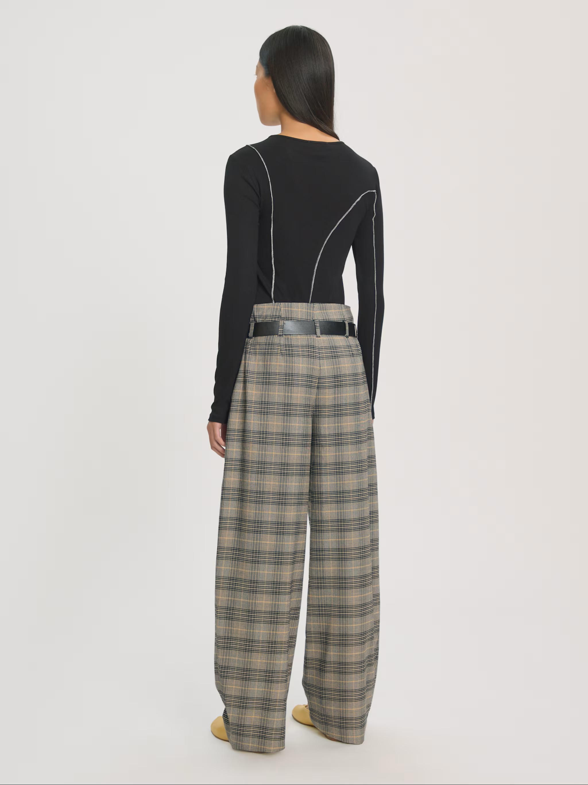 https://images.femalesconceptstore.becosoft.net/articles/tamina2.jpg?qs=6622