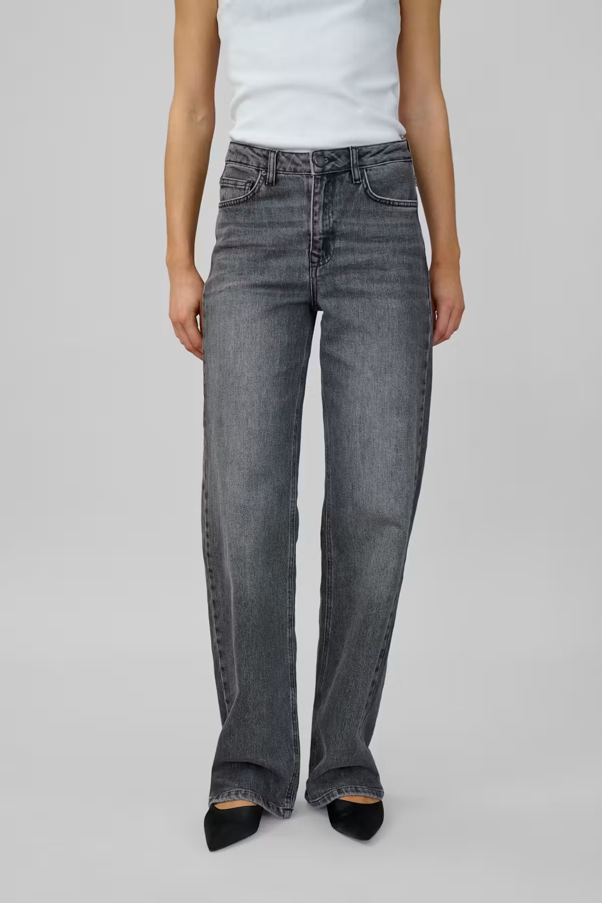 https://images.femalesconceptstore.becosoft.net/articles/thelouis1.jpg?qs=6057