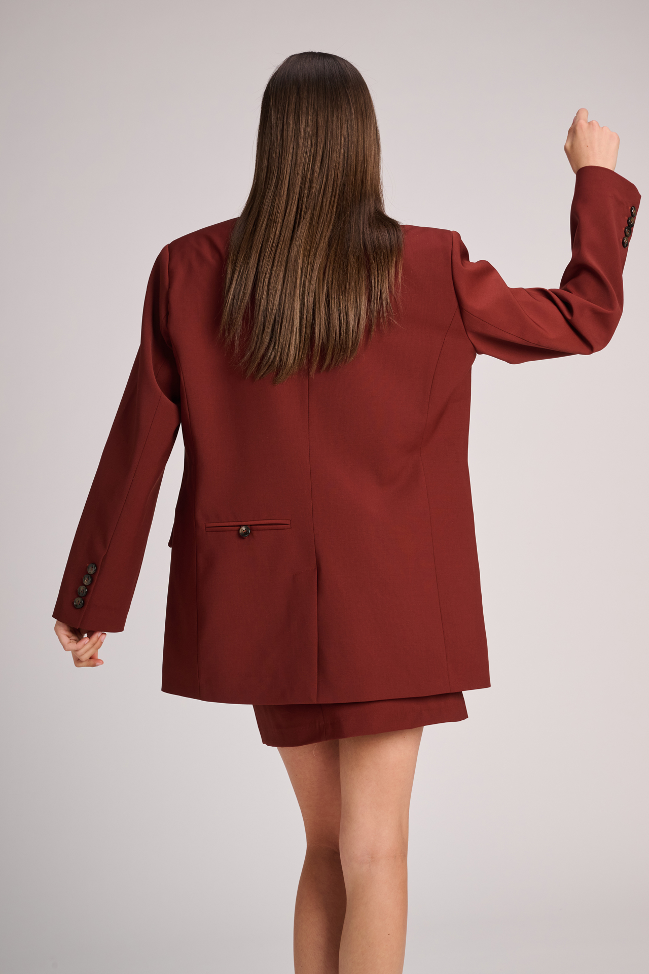 https://images.femalesconceptstore.becosoft.net/articles/vest_naples_rust_pull_amsterdam_skirt_verona_sandals_raven_7.jpg?qs=6780