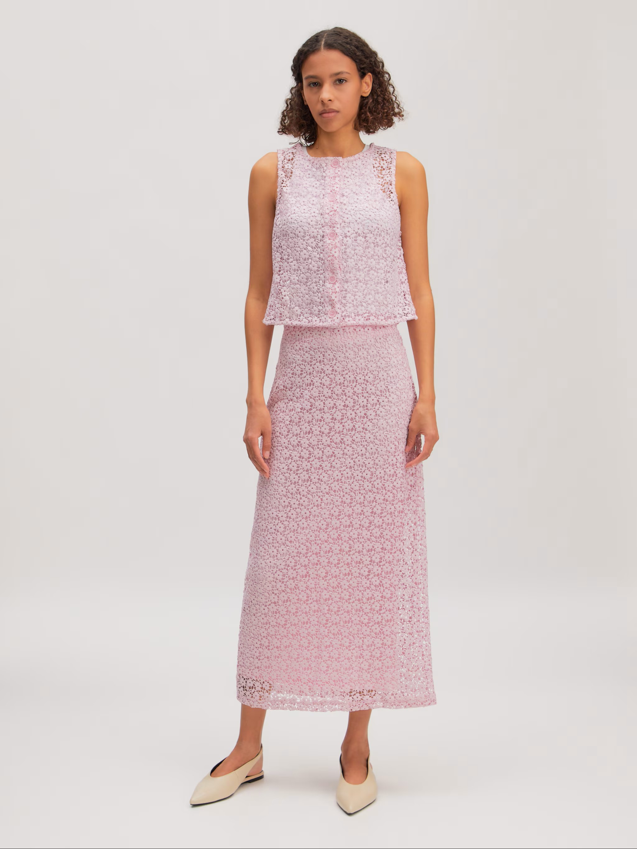 https://images.femalesconceptstore.becosoft.net/articles/xue2.jpg?qs=5611