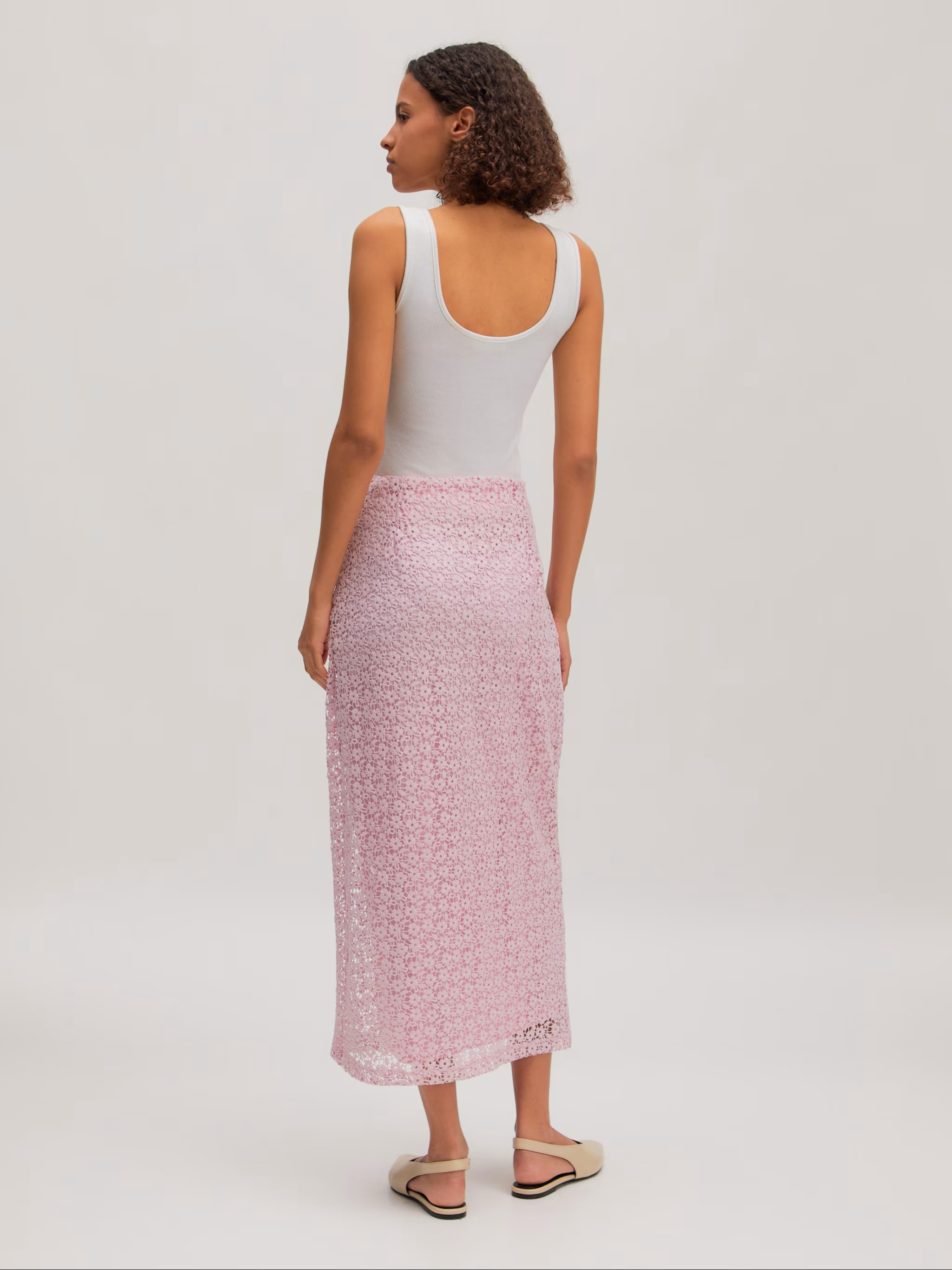 https://images.femalesconceptstore.becosoft.net/articles/xue3.jpg?qs=5612