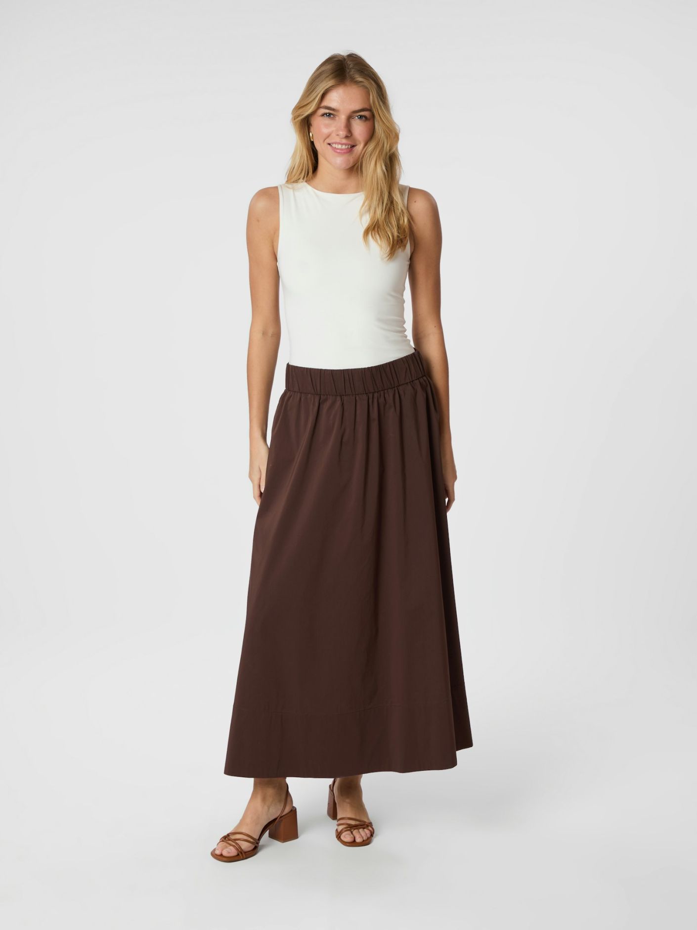 https://images.femalesconceptstore.becosoft.net/articles/yaralongpoplin-darkbrown163076_676_4_4.jpg?height=150&width=150&scale=canvas&qs=2475