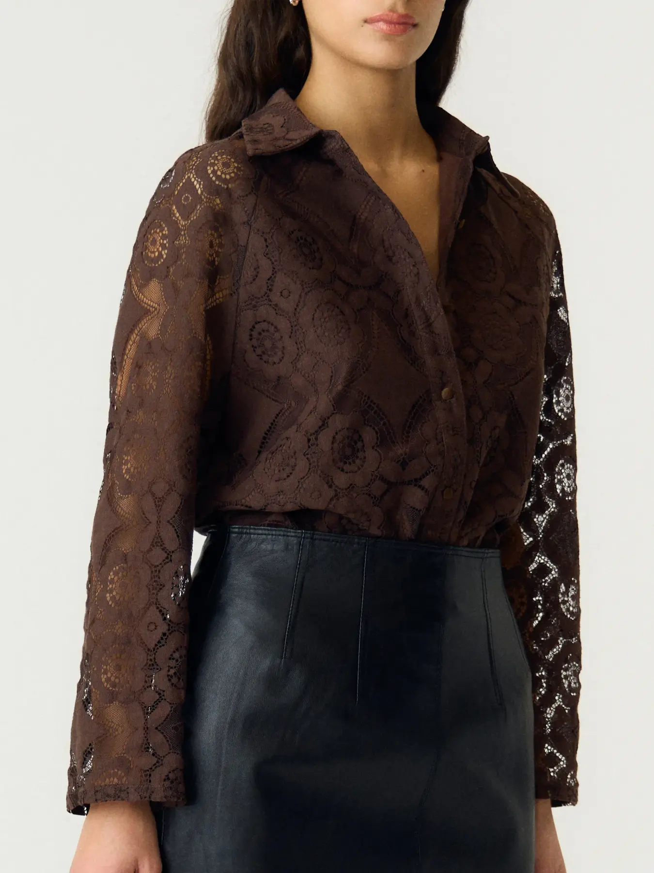 https://images.femalesconceptstore.becosoft.net/articles/yasalmishirt1.webp?qs=5739