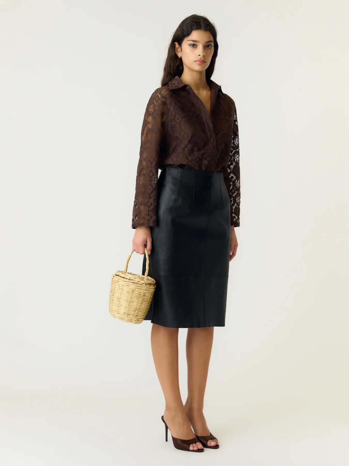 https://images.femalesconceptstore.becosoft.net/articles/yasalmishirt3.webp?qs=5741