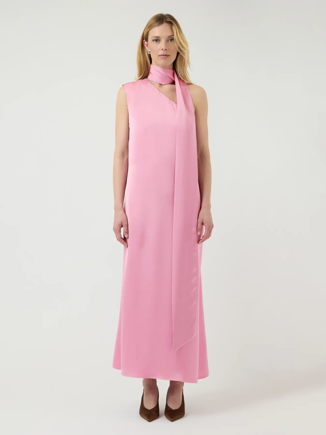 https://images.femalesconceptstore.becosoft.net/articles/yasannalina3.webp?qs=5555