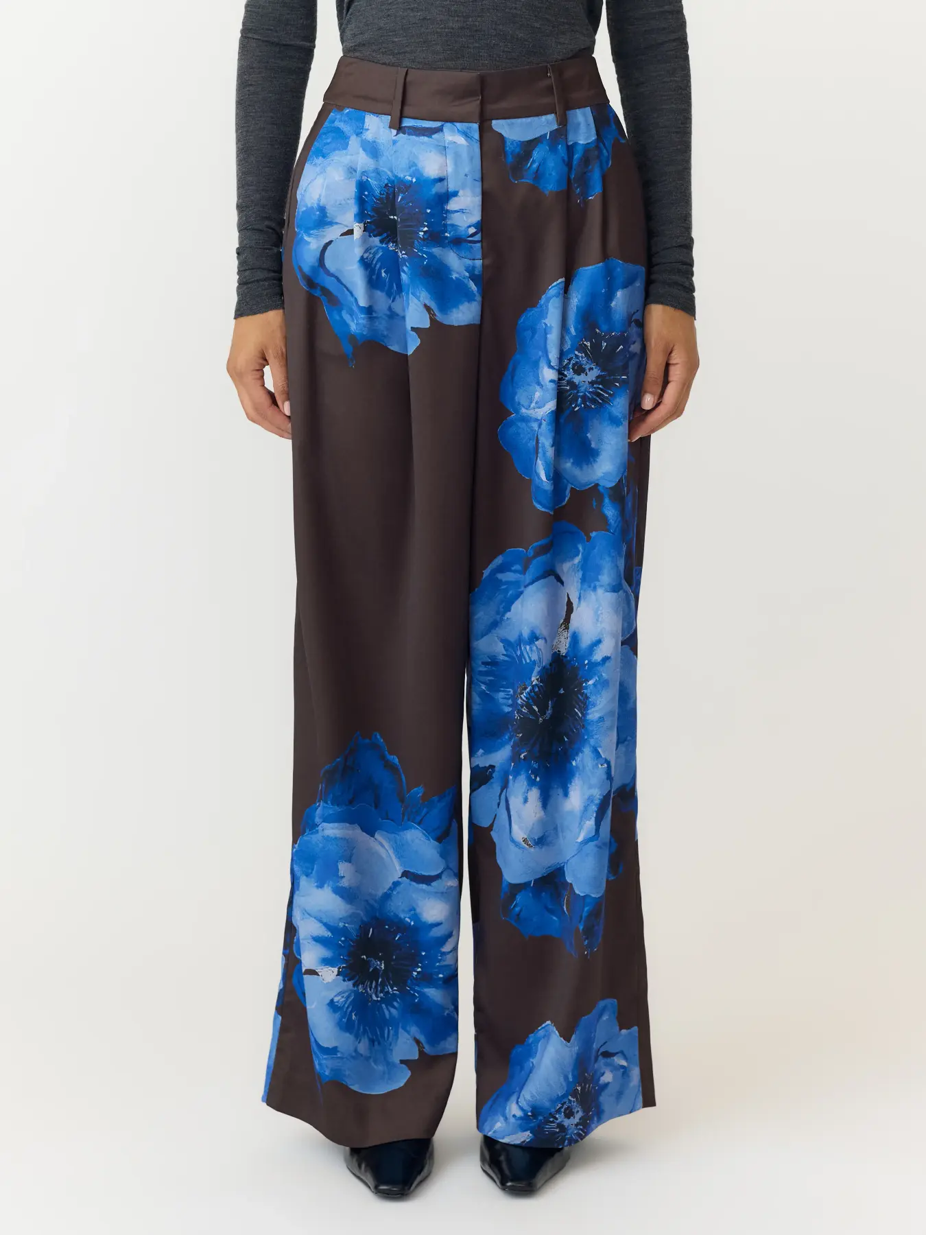 https://images.femalesconceptstore.becosoft.net/articles/yasarlenepant1.webp?qs=6831