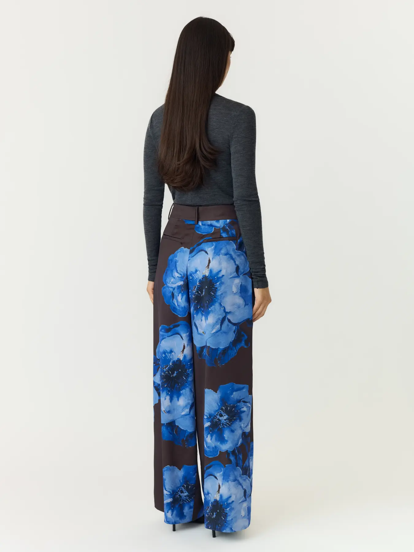 https://images.femalesconceptstore.becosoft.net/articles/yasarlenepant2.webp?qs=6832
