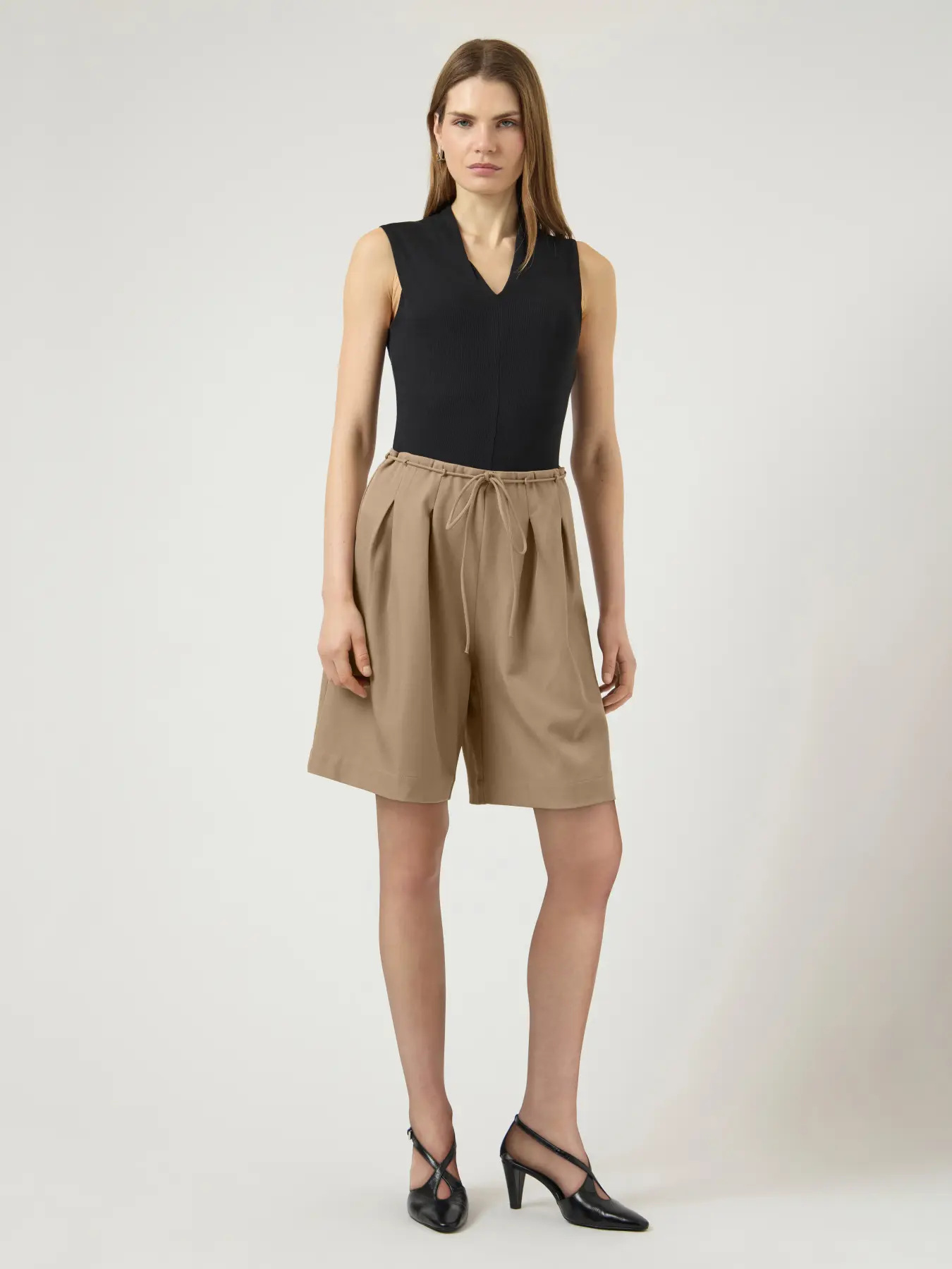 https://images.femalesconceptstore.becosoft.net/articles/yascamiashort1.webp?qs=5729