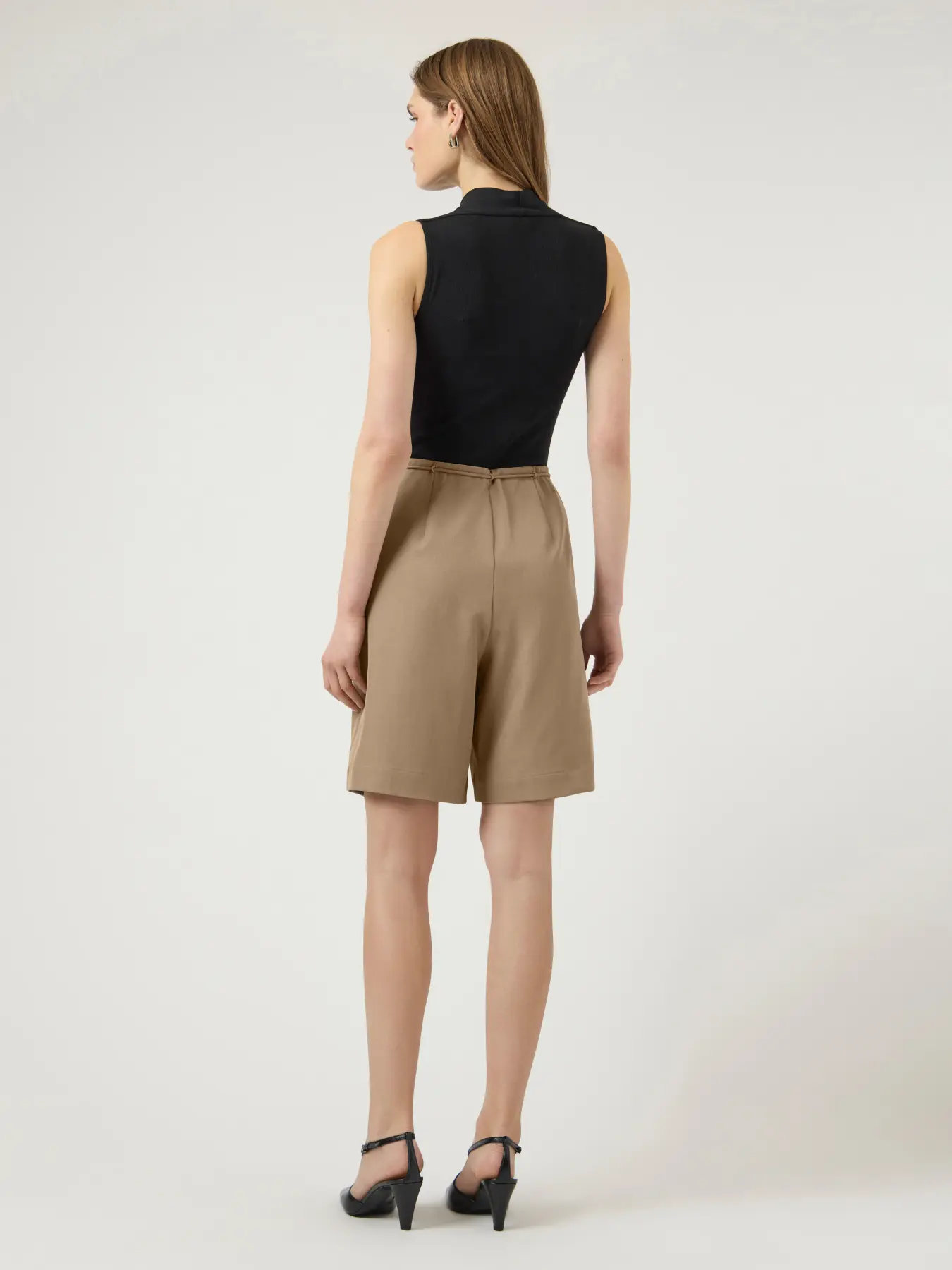 https://images.femalesconceptstore.becosoft.net/articles/yascamiashort2.webp?qs=5730