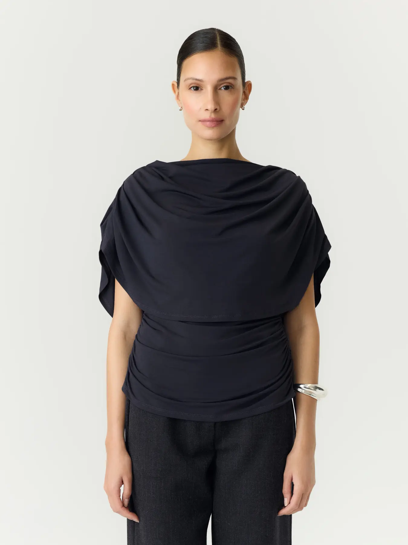 https://images.femalesconceptstore.becosoft.net/articles/yasdralaasphalt1.webp?qs=6964