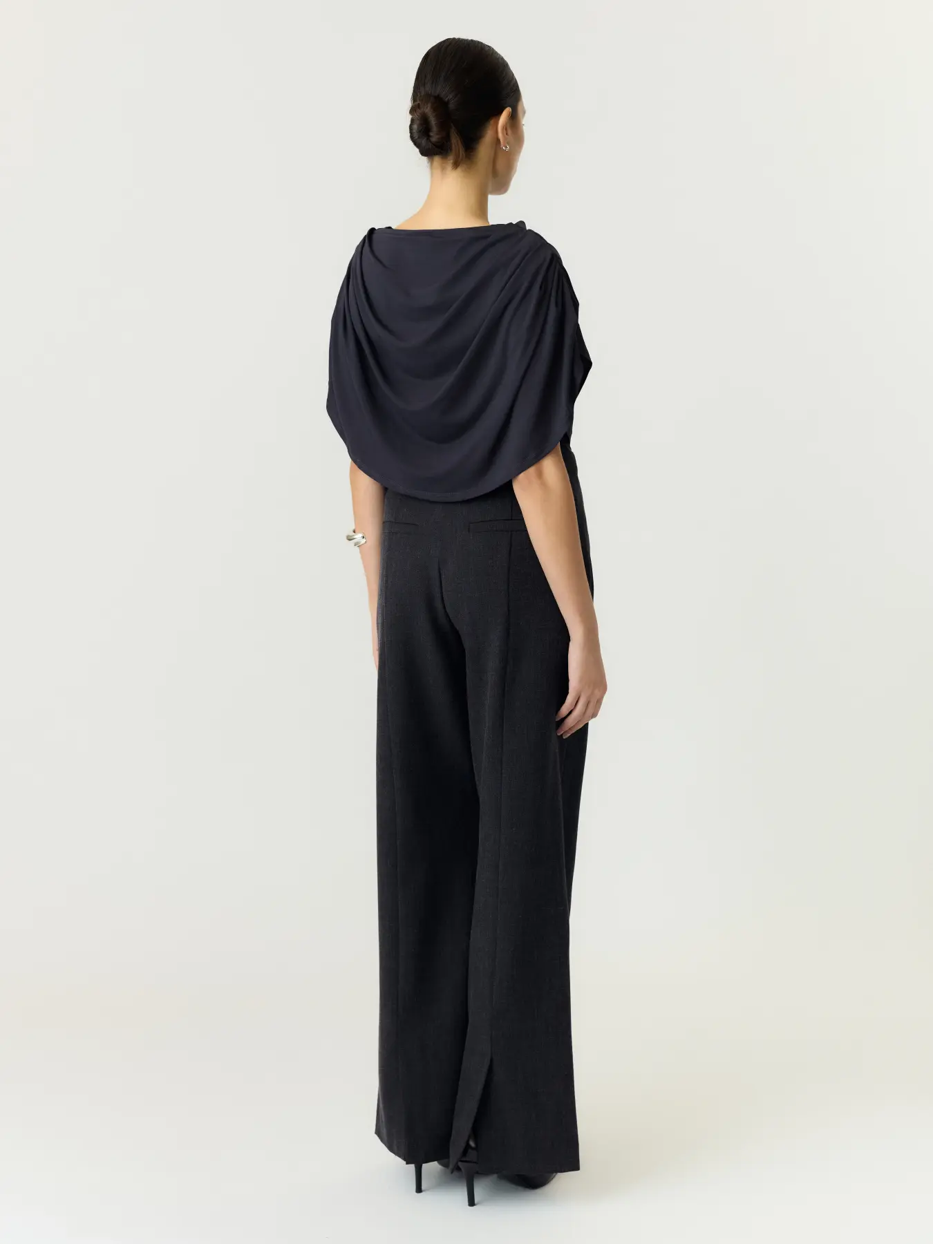 https://images.femalesconceptstore.becosoft.net/articles/yasdralaasphalt2.webp?qs=6965