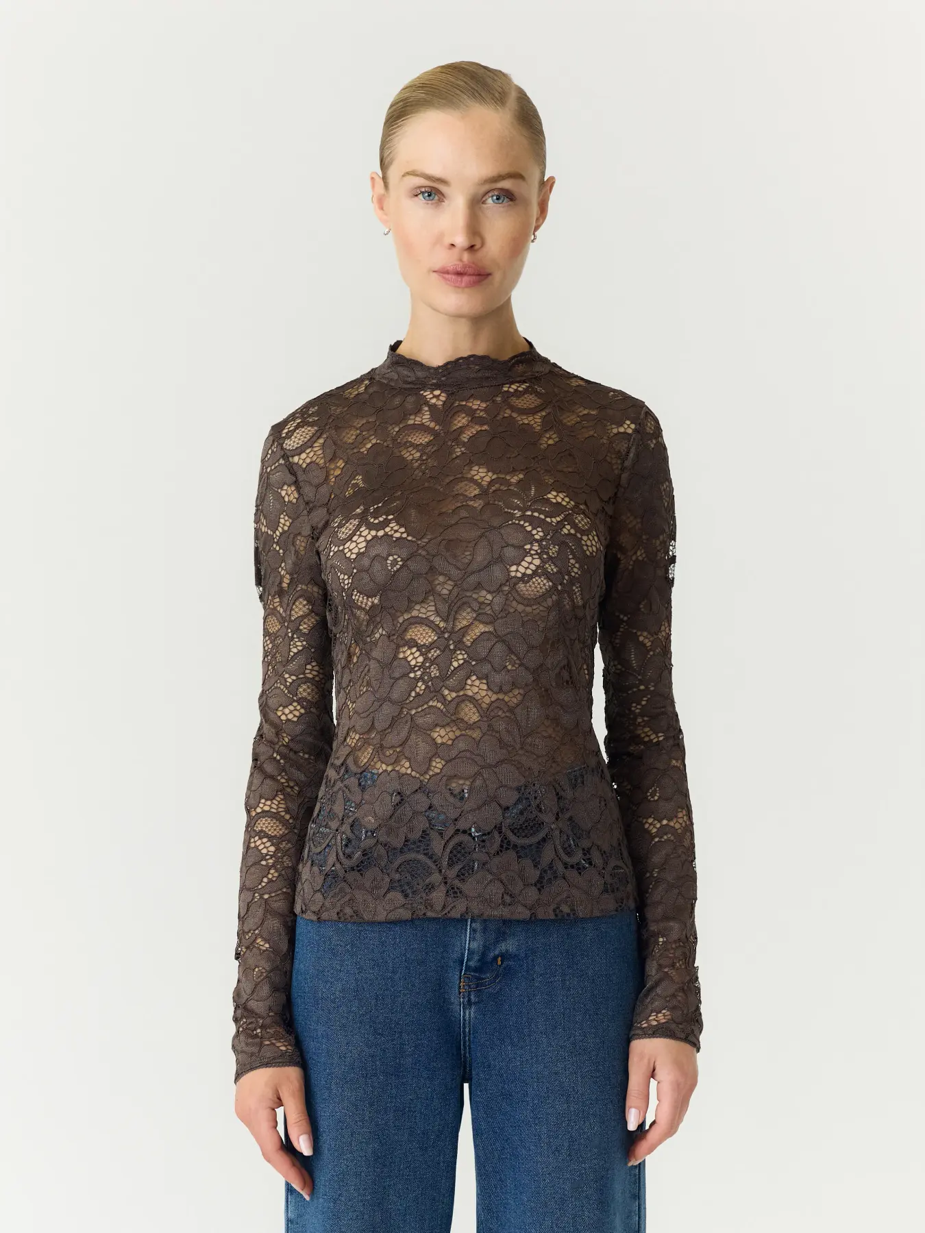 https://images.femalesconceptstore.becosoft.net/articles/yaslacey-lacetop-aug.webp?qs=5912