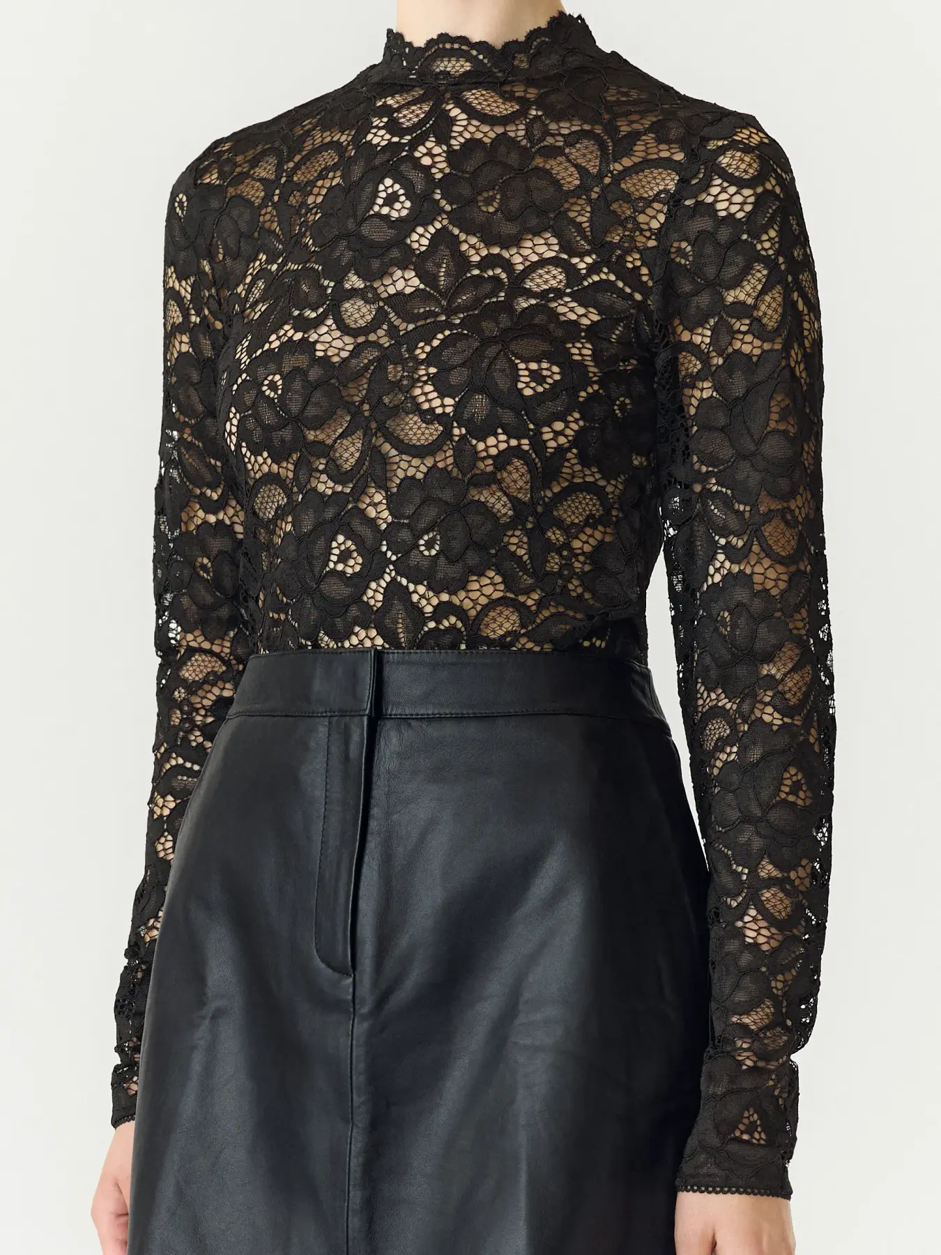 https://images.femalesconceptstore.becosoft.net/articles/yaslaceylaceblack1.webp?qs=5708