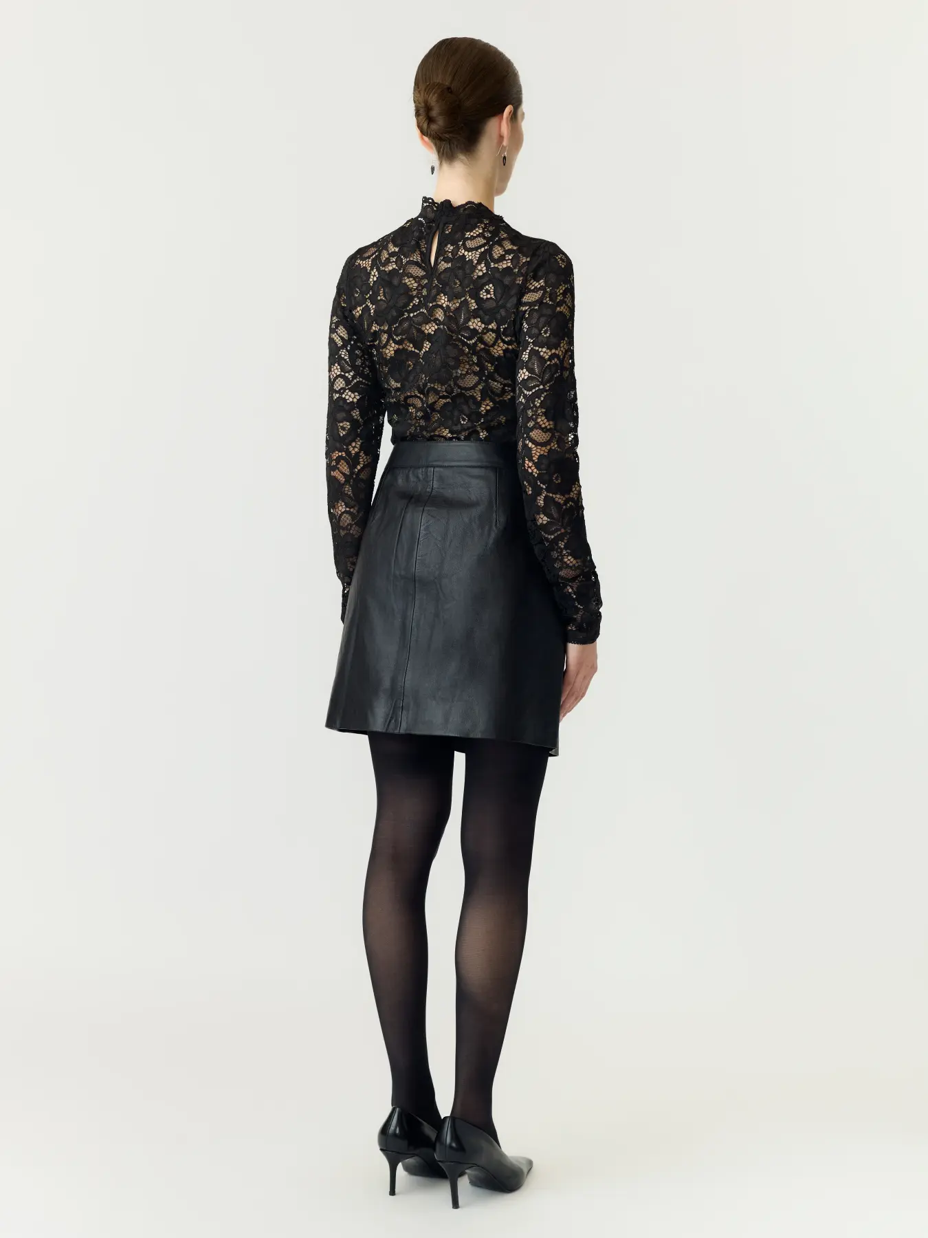 https://images.femalesconceptstore.becosoft.net/articles/yaslaceylaceblack2.webp?qs=5709