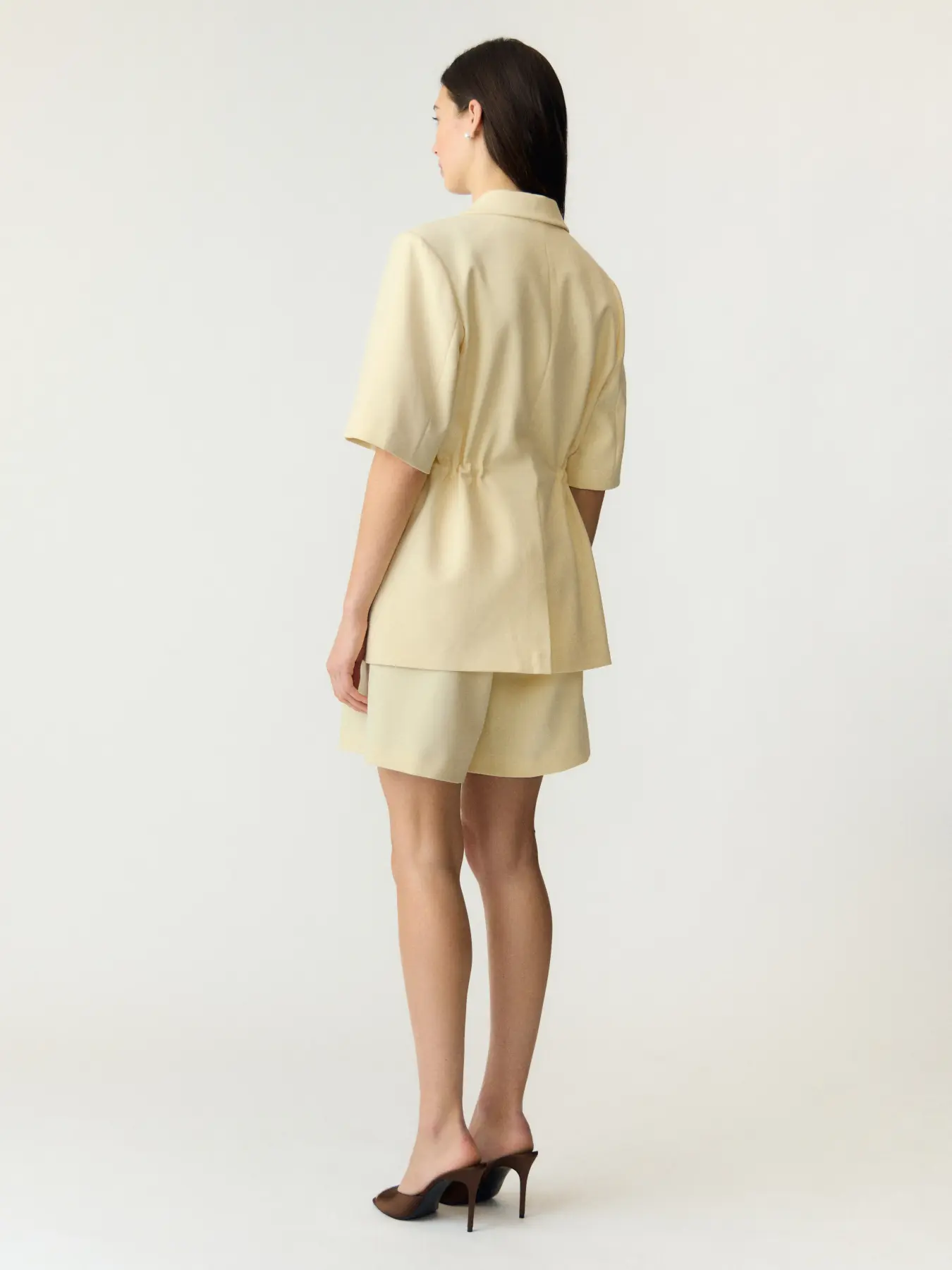 https://images.femalesconceptstore.becosoft.net/articles/yaslikkablazer2.webp?qs=5541