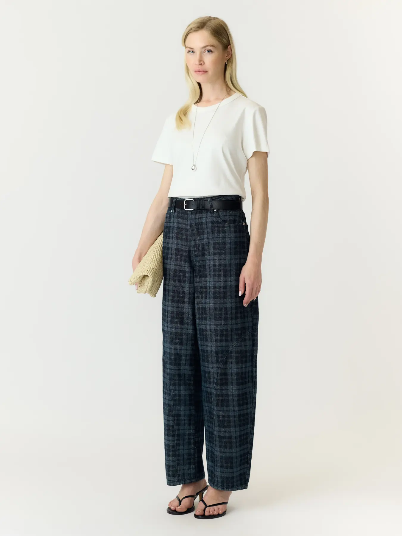 https://images.femalesconceptstore.becosoft.net/articles/yasluabarreljeans3.webp?height=150&width=150&scale=canvas&qs=5728