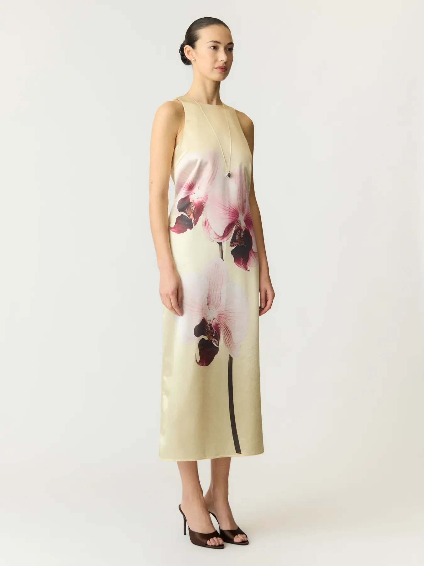 https://images.femalesconceptstore.becosoft.net/articles/yasorchidadress1.webp?qs=5542