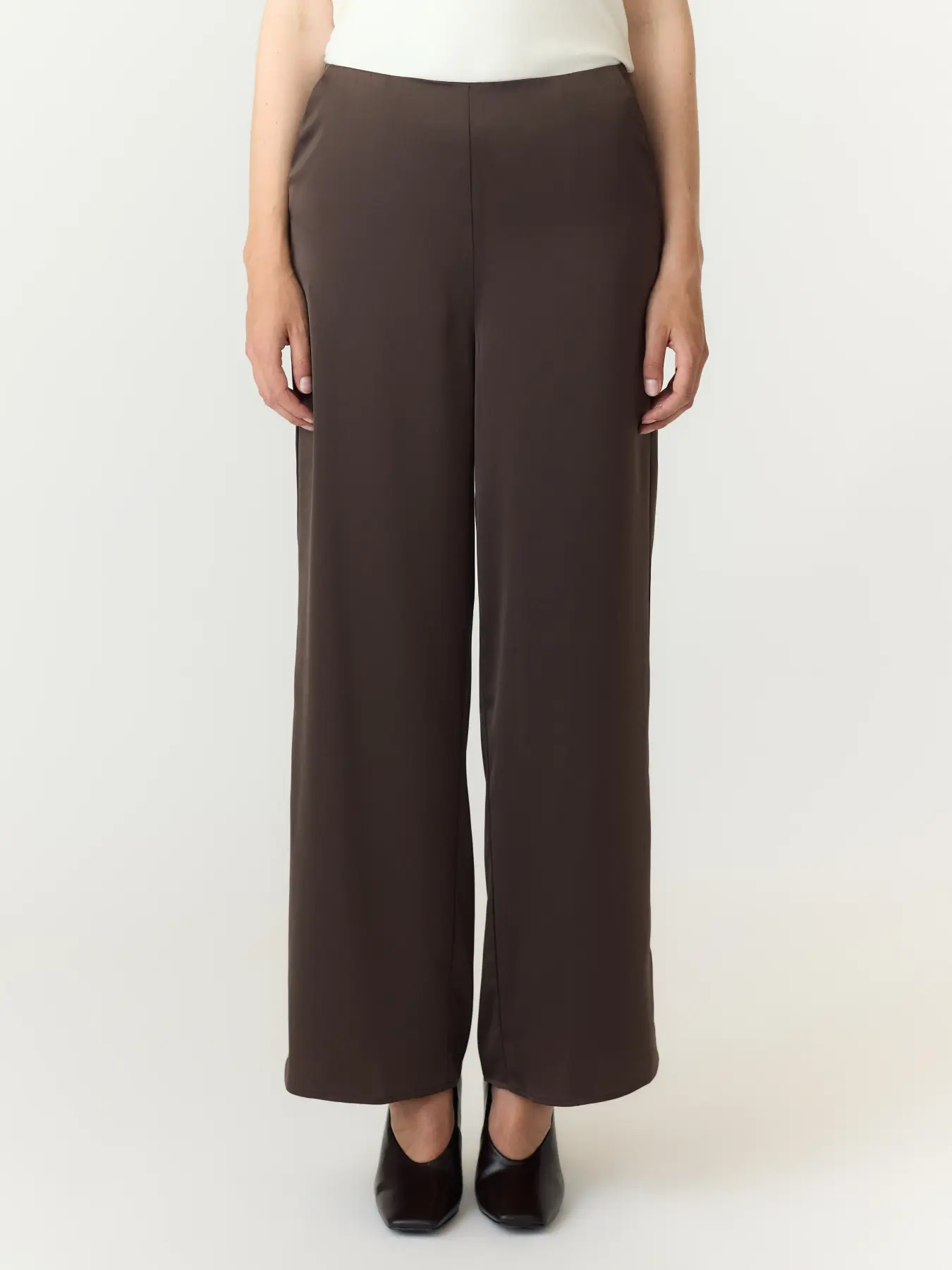 https://images.femalesconceptstore.becosoft.net/articles/yaspella-chocbrown1.webp?qs=5736