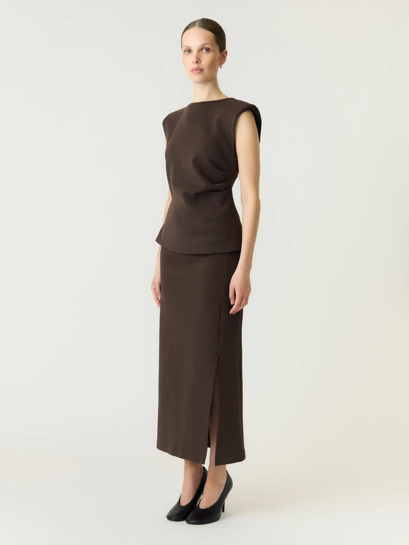 https://images.femalesconceptstore.becosoft.net/articles/yaspina-chocolate3.webp?qs=5797