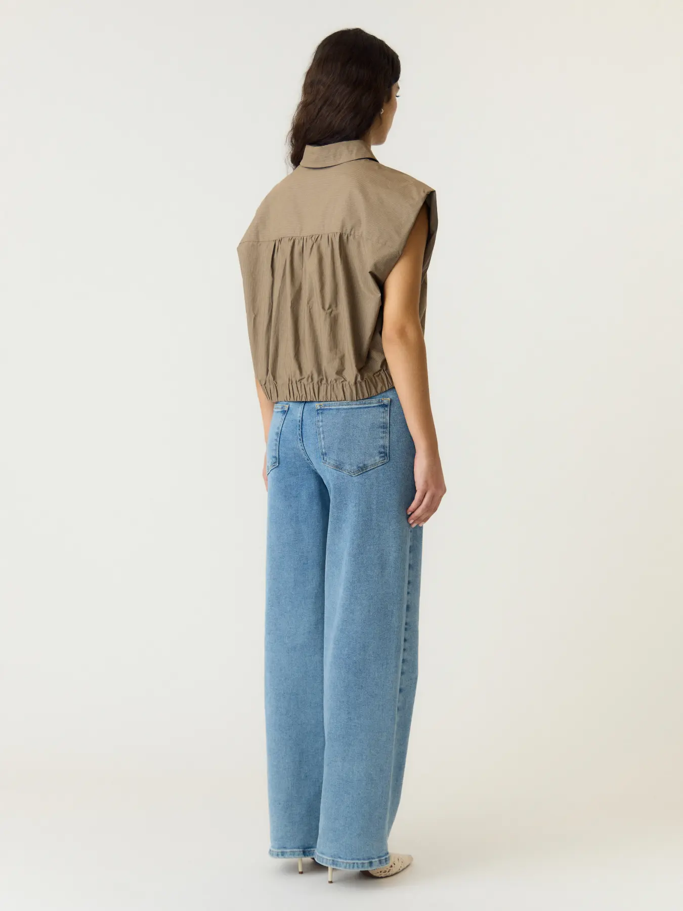 https://images.femalesconceptstore.becosoft.net/articles/yastimber-shirt2.webp?qs=5909