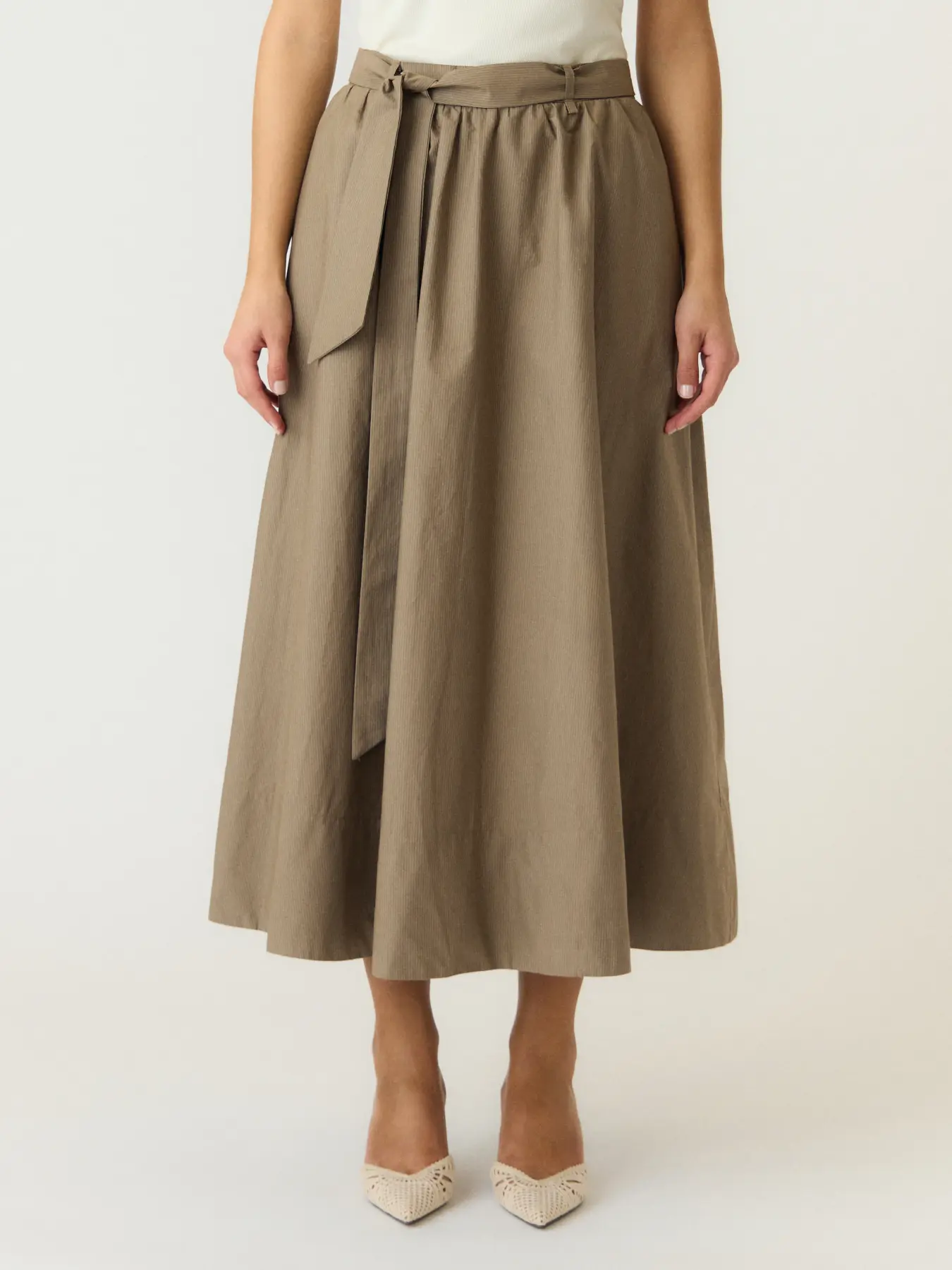 https://images.femalesconceptstore.becosoft.net/articles/yastimber-skirt1.webp?qs=5905