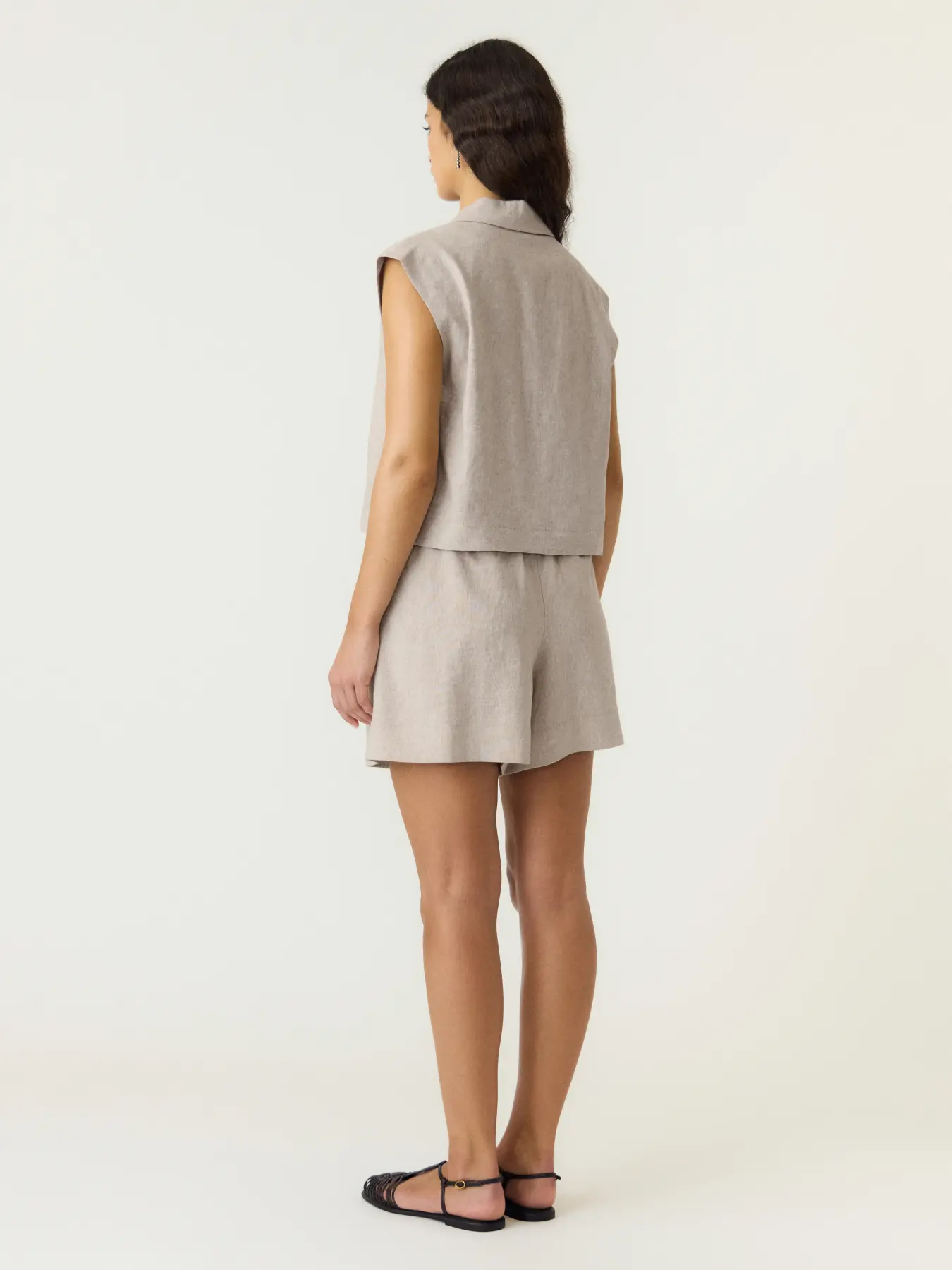 https://images.femalesconceptstore.becosoft.net/articles/yasusumawaistcoat2.webp?qs=5552